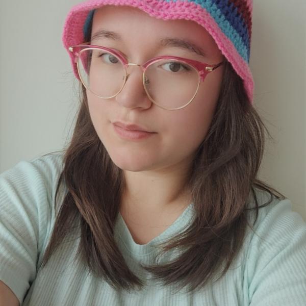 Gehaakte bucket hat | Donkerblauw, turquoise, roze en rood