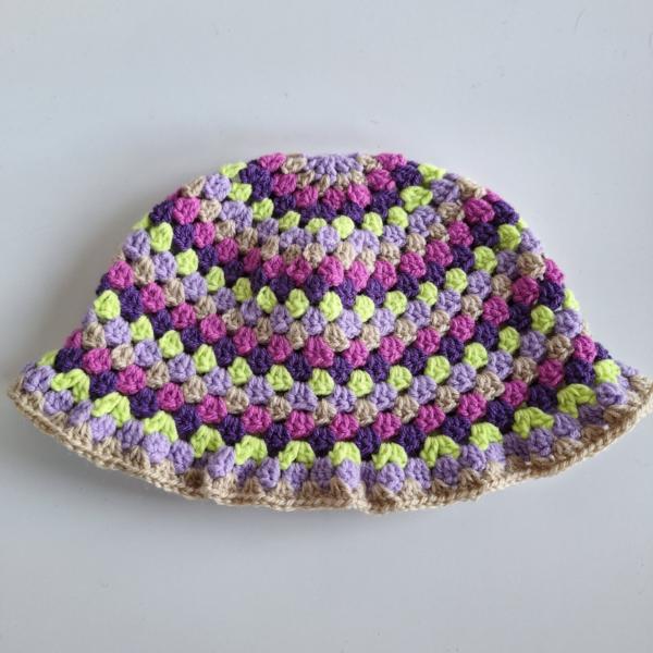 Gehaakte bucket hat 'Druif'