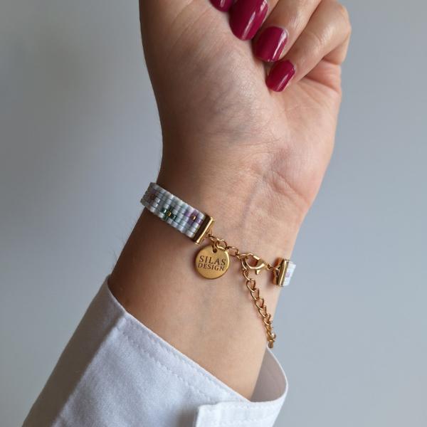 Geweven kralen armband | Paarse bloemen in de lichtblauwe weide