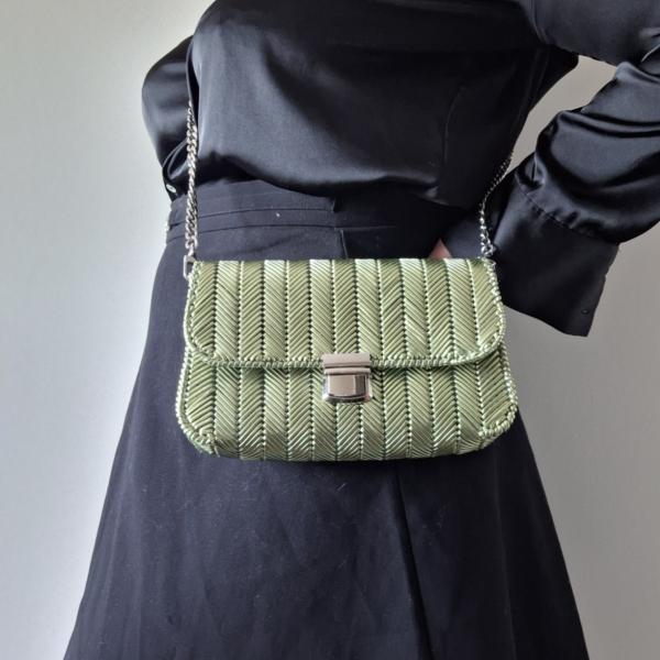 Geweven crossbody tas | Metallic groen en zilver