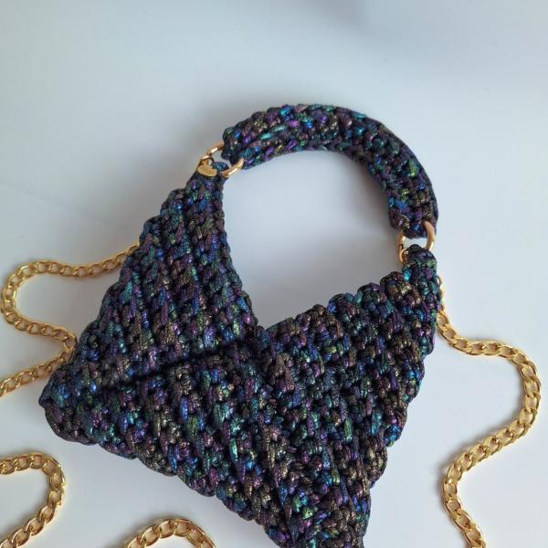 Gehaakte crossbody tas 'Metallic zwart regenboog'