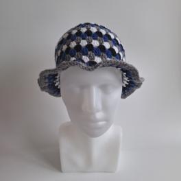 Gehaakte bucket hat | Donkerblauw, wit, grijs en zwart