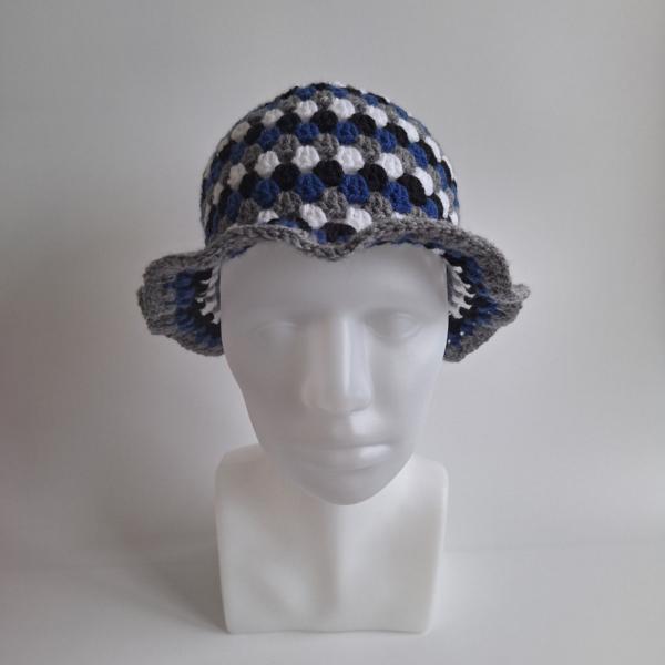 Gehaakte bucket hat | Donkerblauw, wit, grijs en zwart