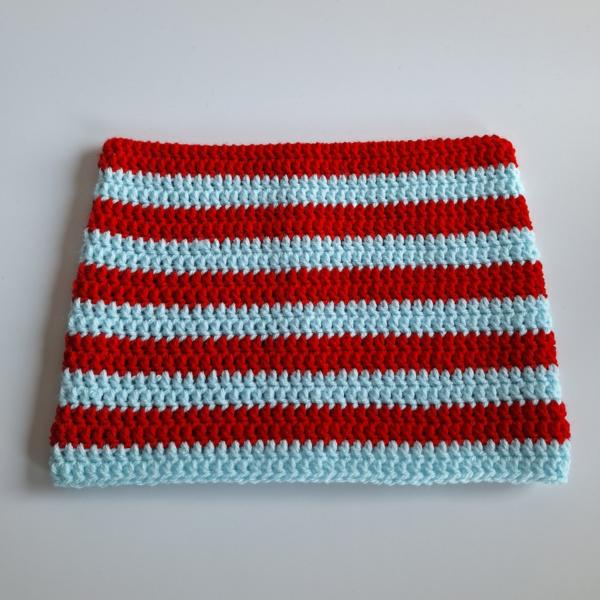 Gehaakte muts | Lichtblauw en rood