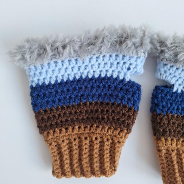 Gehaakte handschoenen - gehaakte vingerloze handschoenen | Karamel bruin, donkerbruin, donkerblauw, lichtblauw en lichtgrijs