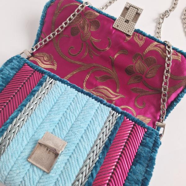 Geweven crossbody tas | Lichtblauw, petrol, magenta en zilver