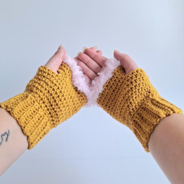Gehaakte handschoenen - gehaakte vingerloze handschoenen | Okergeel en lichtroze