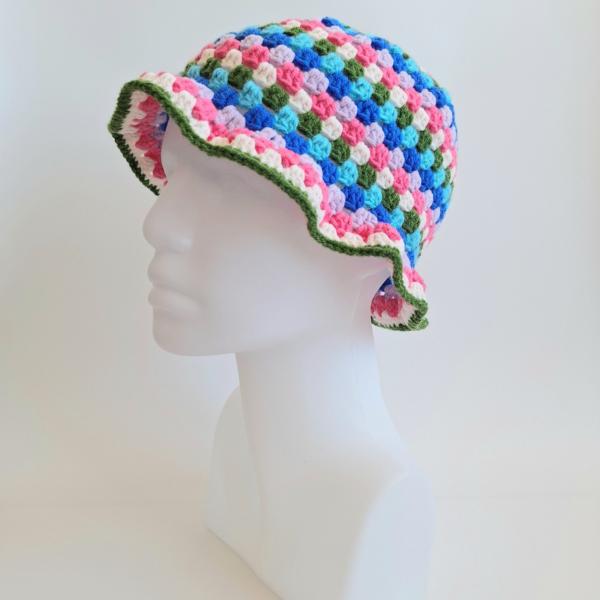 Gehaakte bucket hat | Turquoise, kobaltblauw, lila, knalroze, crème en donkergroen