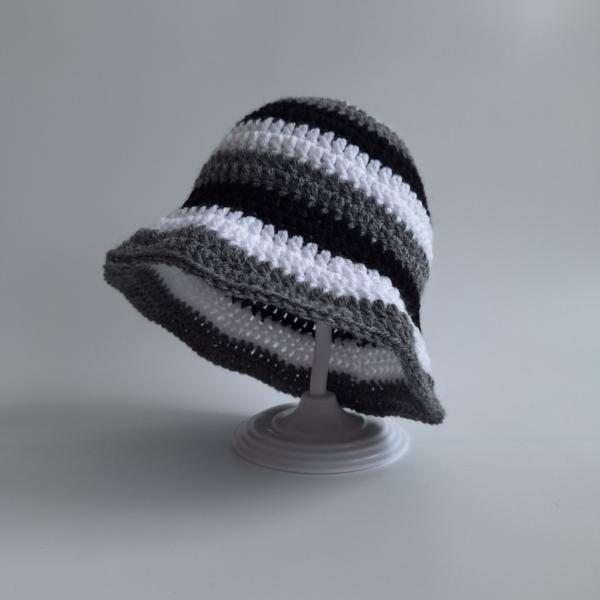 Gehaakt baby zonnehoedje 'Zwart, wit en grijs'