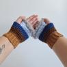 Thumbnail for Gehaakte handschoenen - gehaakte vingerloze handschoenen | Karamel bruin, donkerbruin, donkerblauw, lichtblauw en lichtgrijs