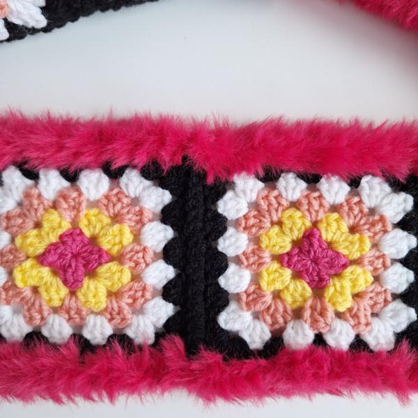Gehaakte granny square tas | Zwart, roze en geel