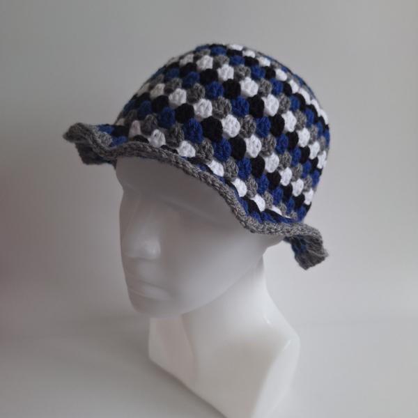 Gehaakte bucket hat | Donkerblauw, wit, grijs en zwart