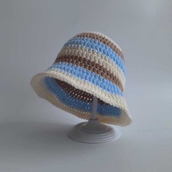 Gehaakt baby zonnehoedje 'Lichtblauw, beige en crème'