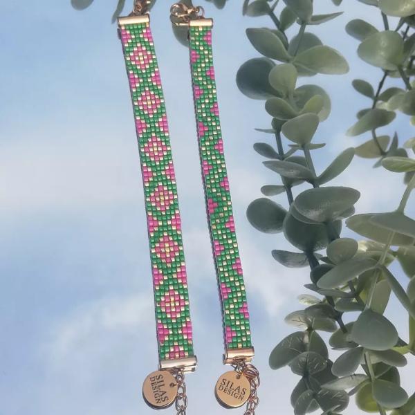 Geweven kralen armband | XOXO groen en knalroze
