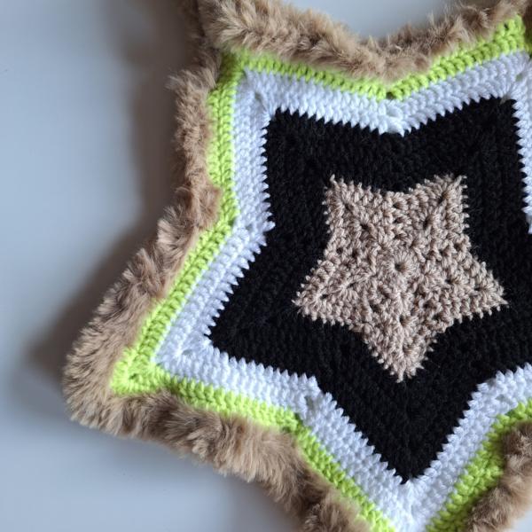 Gehaakte tas | Limegroen, zwart, beige en witte ster