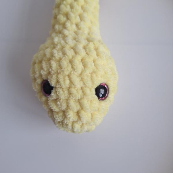 Gehaakte knuffel slang | Geel, lichtroze en zwart