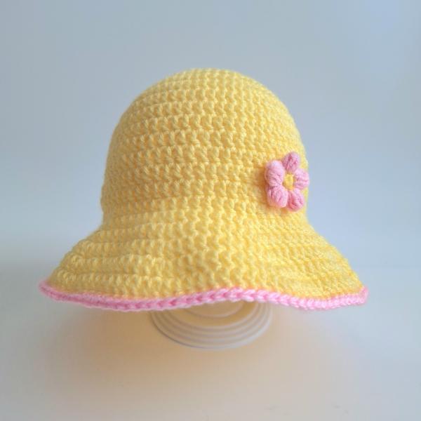 Gehaakt baby hoedje twee-in-een | Geel en lichtroze met bloemetje en grapefruit