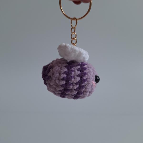 Gehaakte sleutelhanger 'Lavendel bij'