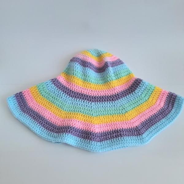 Gehaakte zonnehoed | Pastel regenboog