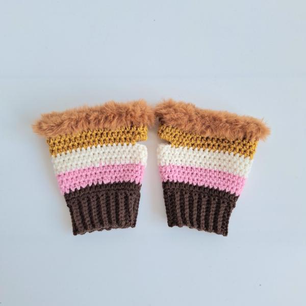 Gehaakte handschoenen - gehaakte vingerloze handschoenen | Donkerbruin, lichtroze, crème, okergeel en karamelbruin