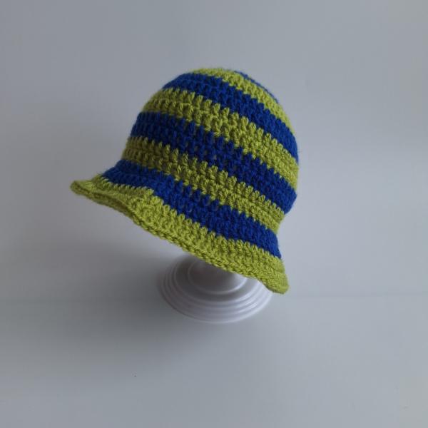 Gehaakt baby zonnehoedje 'Groen en blauw'