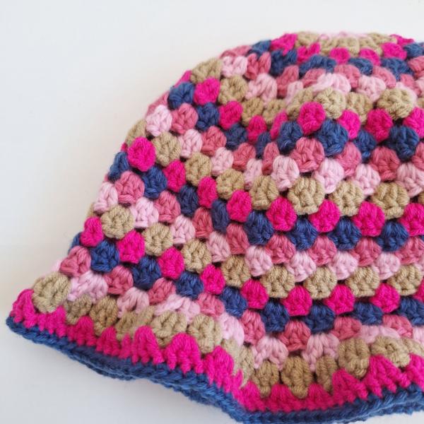 Gehaakte bucket hat | Lichtroze, beige, knalroze, donkerblauw en Barbie roze
