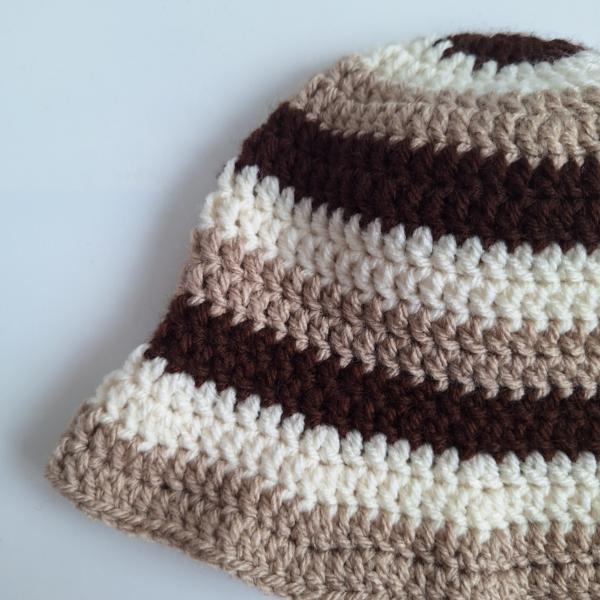 Gehaakt baby zonnehoedje 'Bruin, crème en beige'