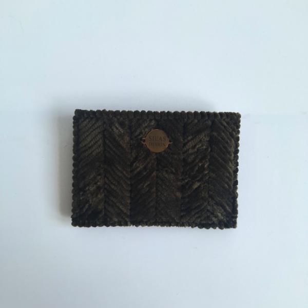 Geweven pasjeshouder | Camouflage groen velvet look
