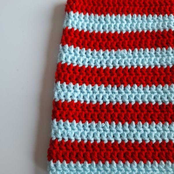 Gehaakte muts | Lichtblauw en rood