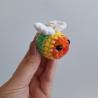 Thumbnail for Gehaakte sleutelhanger 'Pride regenboog bij'