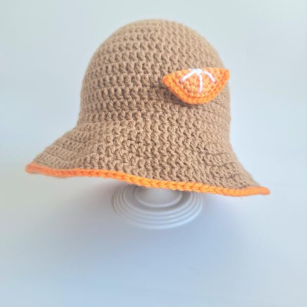 Gehaakt baby hoedje twee-in-een | Bruin en oranje madeliefje en sinaasappel