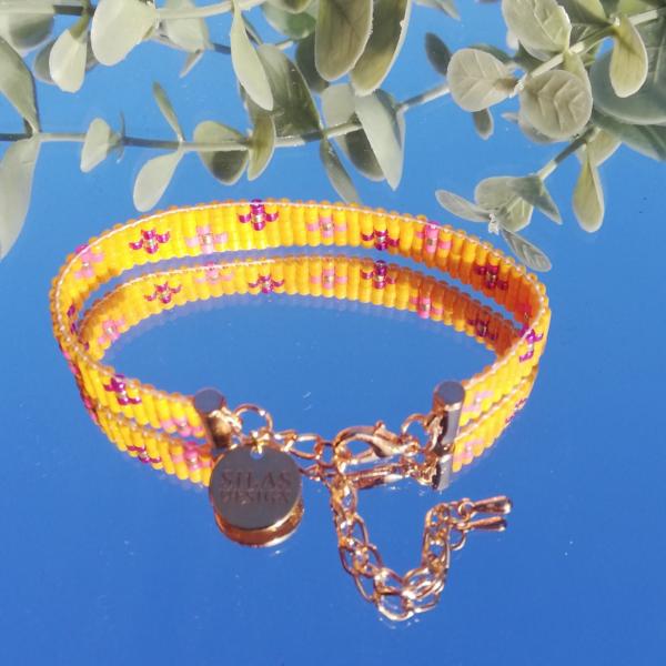 Geweven kralen armband | Roze bloemen in de gele weide