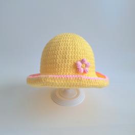 Gehaakt baby hoedje twee-in-een | Geel en lichtroze met bloemetje en grapefruit