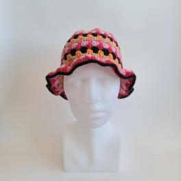 Gehaakte bucket hat | Oranje, beige, knalroze, lichtroze, fuchsia en zwart