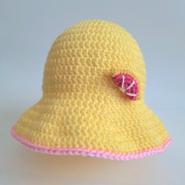Gehaakt baby hoedje twee-in-een | Geel en lichtroze met bloemetje en grapefruit