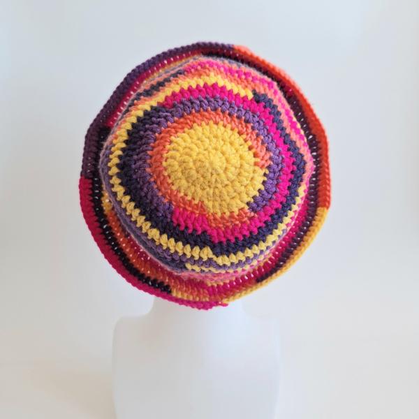 Gehaakte bucket hat | Geel, koraaloranje, paars, knalroze en donkerpaars