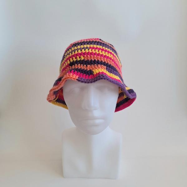 Gehaakte bucket hat | Geel, koraaloranje, paars, knalroze en donkerpaars