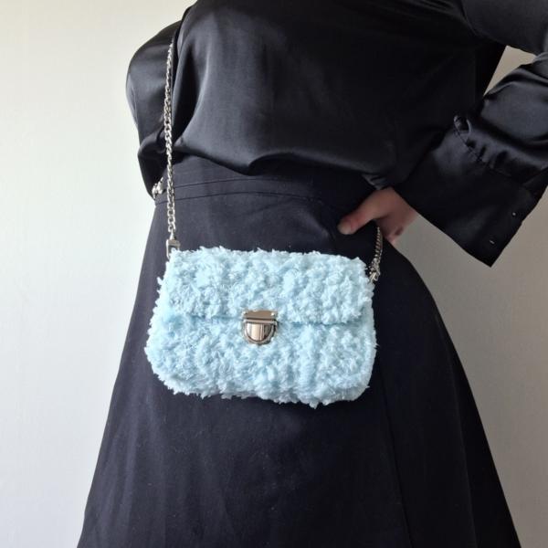 Geweven crossbody tas | Lichtblauw en zilver