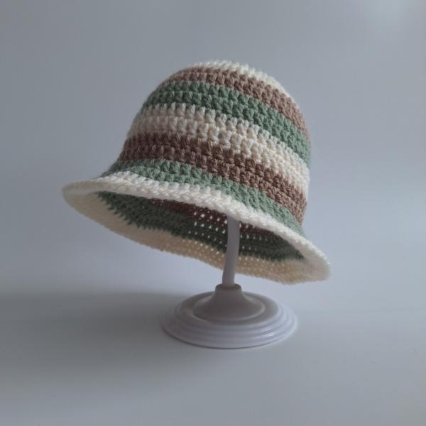 Gehaakt baby zonnehoedje 'Sage, crème en beige'