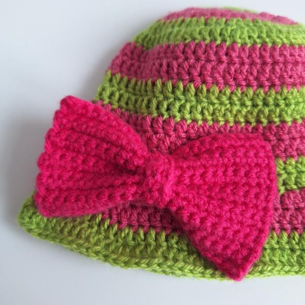 Gehaakt baby zonnehoedje 'Roze en groen met strikje'