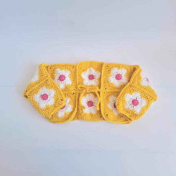 Gehaakt baby vestje | Bolero geel met wit en roze bloemen