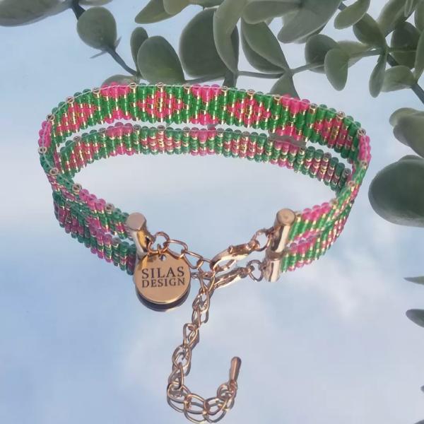 Geweven kralen armband | XOXO groen en knalroze