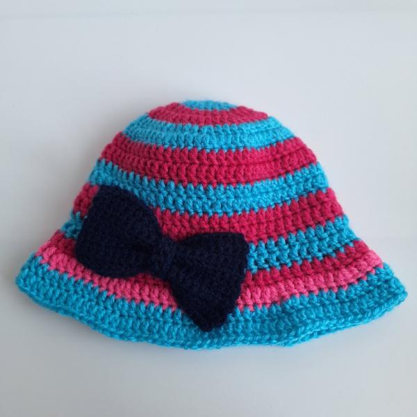 Gehaakt baby zonnehoedje 'Roze en blauw met strik'