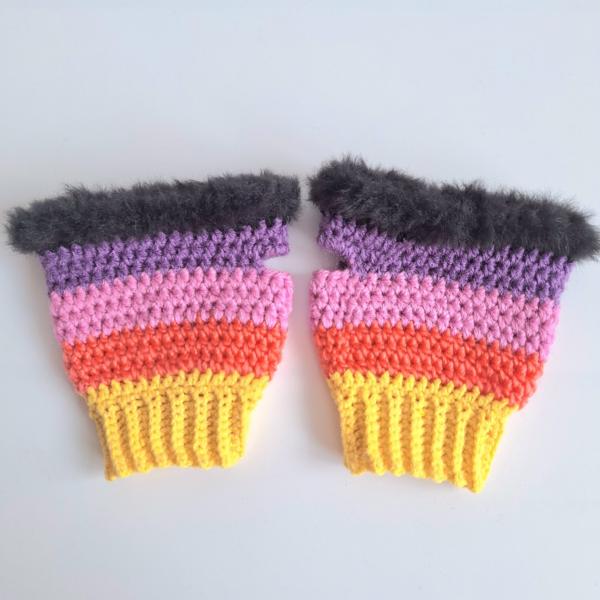 Gehaakte handschoenen - gehaakte vingerloze handschoenen | Geel, koraaloranje, lavendel, paars en zwart