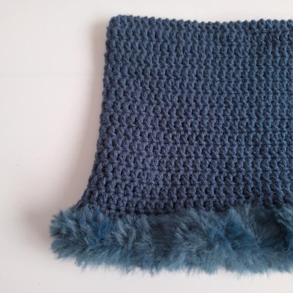 Gehaakte muts met imitatiebont | Denim Blauw