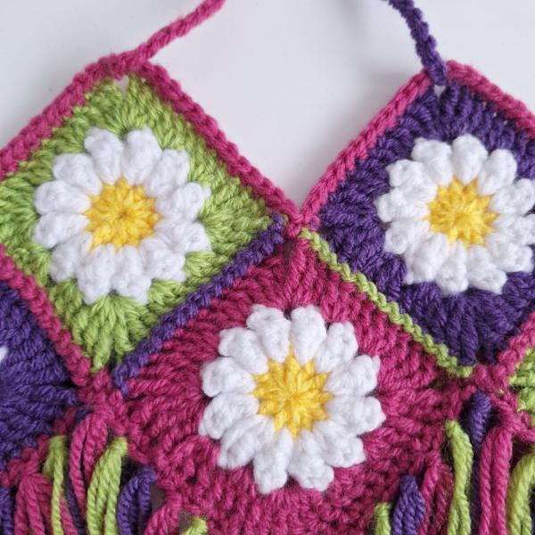 Gehaakt baby topje | Madeliefjes, roze, groen en paars