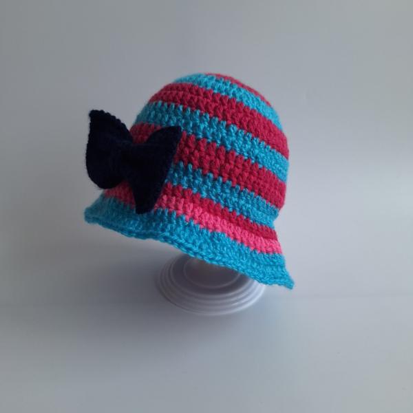 Gehaakt baby zonnehoedje 'Roze en blauw met strik'