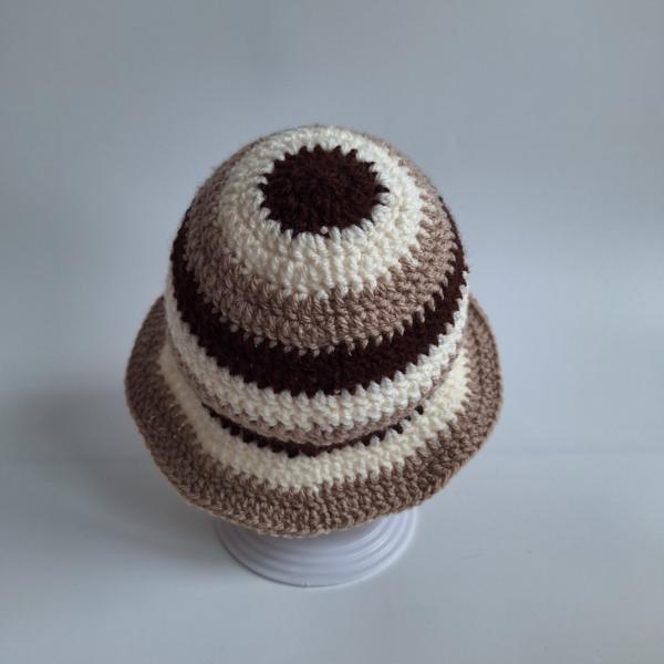 Gehaakt baby zonnehoedje 'Bruin, crème en beige'