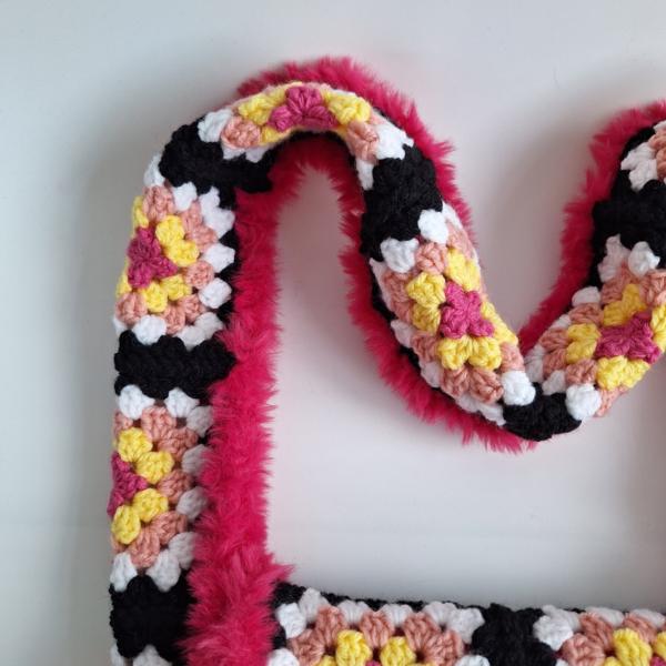 Gehaakte granny square tas | Zwart, roze en geel