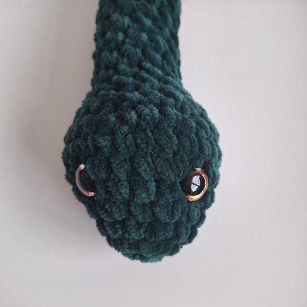 Gehaakte knuffel slang | Donkergroen, knalroze en lichtroze